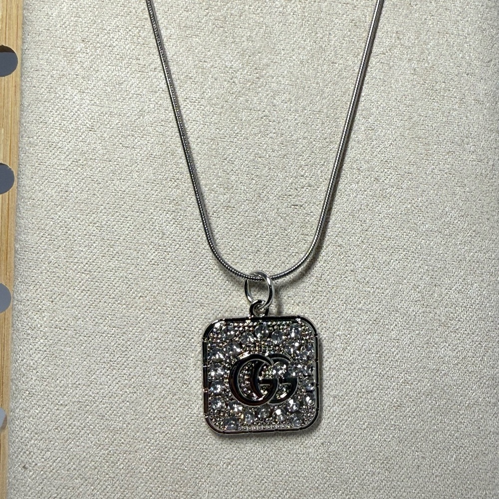 Gucci Luxury Sparkling Silver Pendant Necklace(engraved charm)